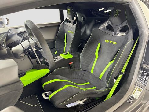 Used 2023 Lamborghini Huracan STO image 12