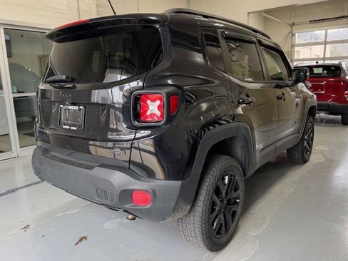 Used 2016 Jeep Renegade Latitude image 9