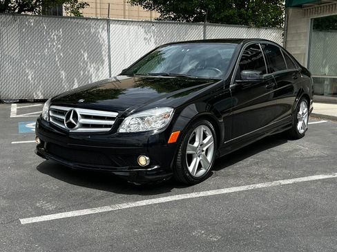 Used 2010 Mercedes-Benz C 300 4MATIC Sedan w/ Premium 1 Pkg image 3