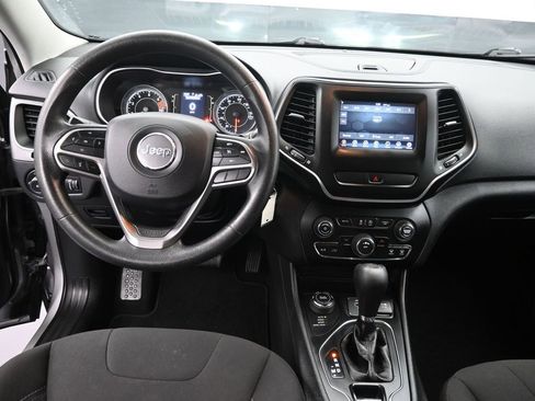 Used 2019 Jeep Cherokee Latitude w/ Popular Appearance Group image 11