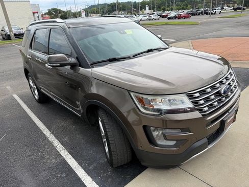 Used 2016 Ford Explorer Limited w/ Equipment Group 301A AWD/4WD image 2