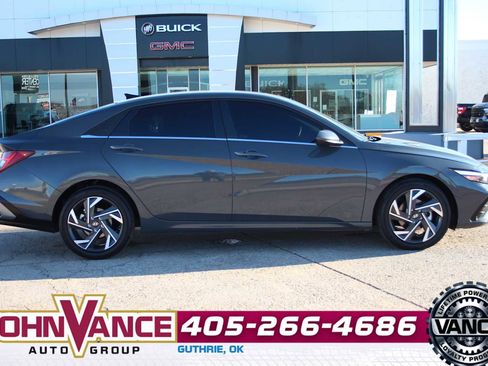 Used 2025 Hyundai Elantra SEL image 10