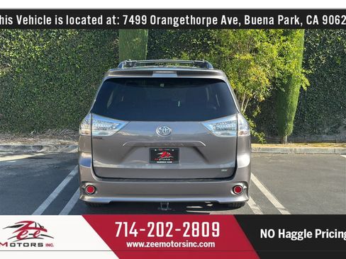 Used 2017 Toyota Sienna SE Premium w/ Cargo Management Package FWD image 8