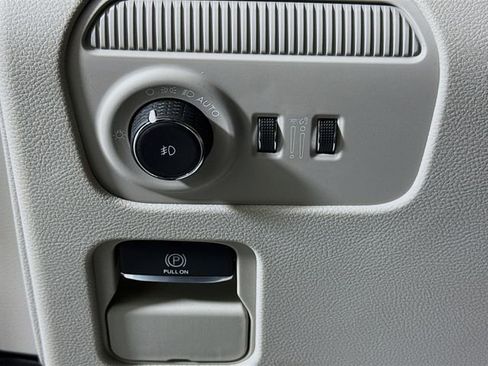 Used 2025 Jeep Wagoneer 4WD w/ Convenience Group I image 10