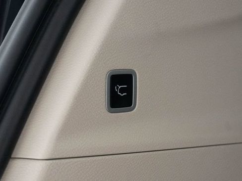 Used 2024 Chrysler Pacifica Touring-L FWD image 24