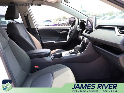 Used 2025 Toyota RAV4 XLE AWD/4WD image 8