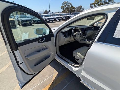 Used 2023 Volvo XC60 B5 Plus AWD/4WD image 37