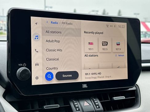 Used 2023 Toyota RAV4 XLE Premium image 20