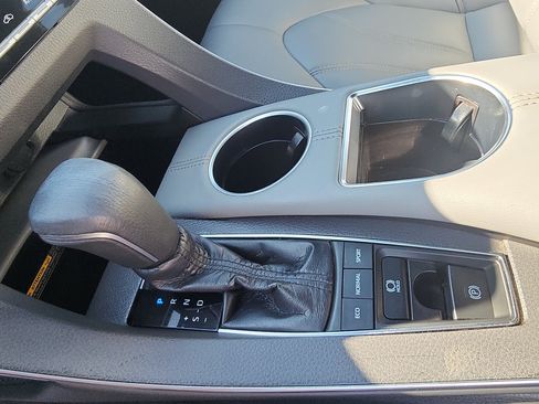 Used 2019 Toyota Avalon XLE w/ Moonroof Package FWD image 19
