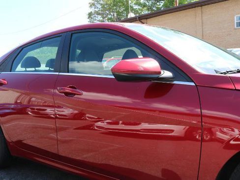 Used 2024 Hyundai Elantra SEL w/ Convenience Package FWD image 3