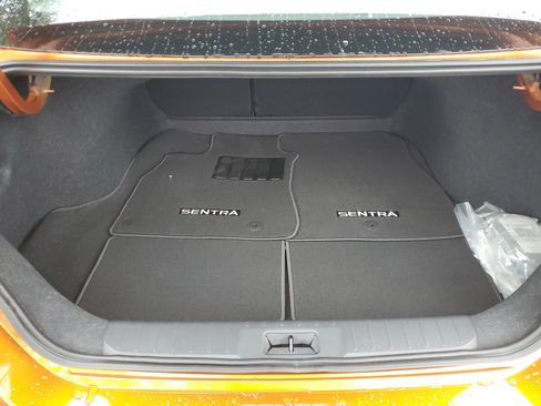 Used 2025 Nissan Sentra SR image 12