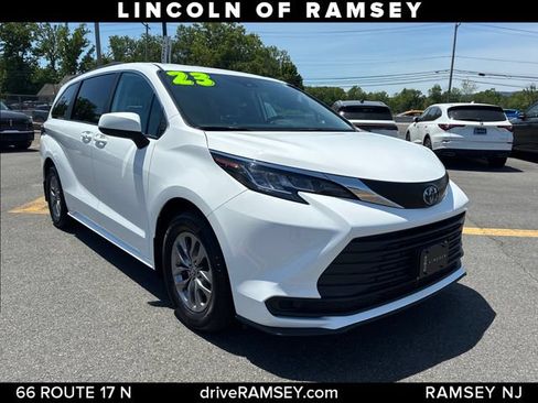 Used 2023 Toyota Sienna LE FWD image 9