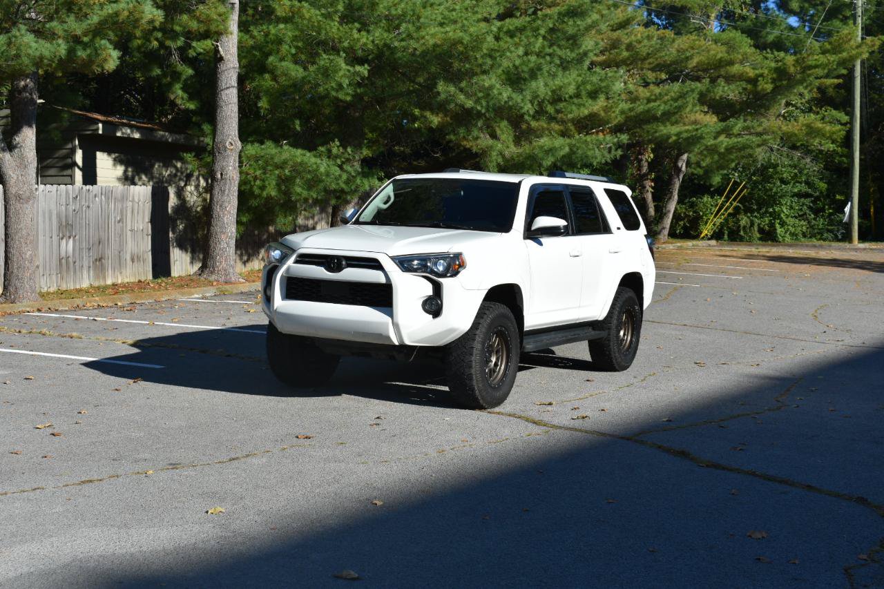 Used 2020 Toyota 4Runner SR5 AWD/4WD image 2