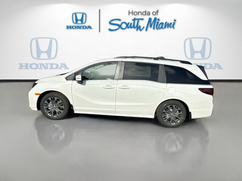 New 2026 Honda Odyssey Touring image 4