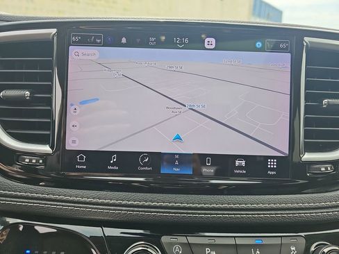 Used 2023 Chrysler Pacifica Limited FWD image 30