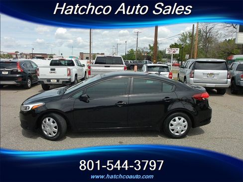 Used 2017 Kia Forte LX FWD image 2