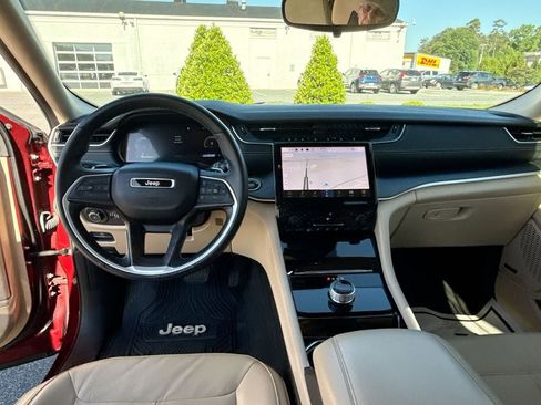 Used 2022 Jeep Grand Cherokee L Limited RWD image 8