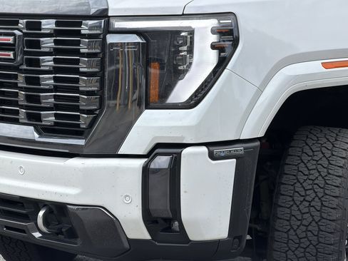Used 2024 GMC Sierra 2500 Denali Ultimate AWD/4WD image 14