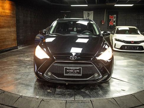 Used 2019 Toyota Yaris LE image 4