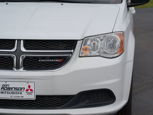 Used 2018 Dodge Grand Caravan SE w/ UConnect Hands-Free Group FWD image 9