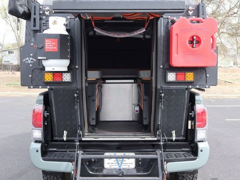 Used 2023 Toyota Tacoma TRD Off-Road w/ TRD Premium Off Road Package AWD/4WD image 14