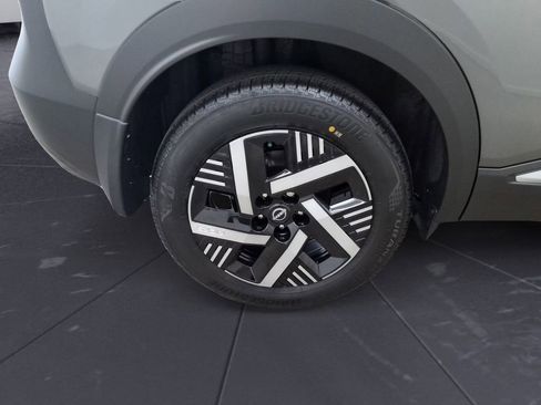 Used 2025 Nissan Kicks SV w/ SV Premium Package FWD image 29