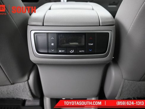 Used 2016 Toyota Highlander Limited AWD/4WD image 26