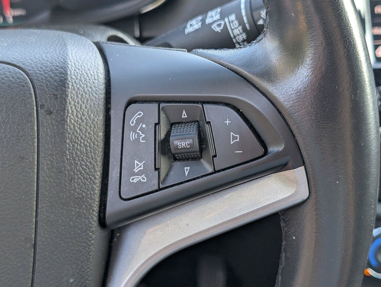 Used 2022 Chevrolet Trax LT w/ LT Convenience Package FWD image 28