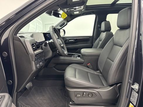 Used 2025 Chevrolet Suburban Z71 w/ Comfort Package image 25