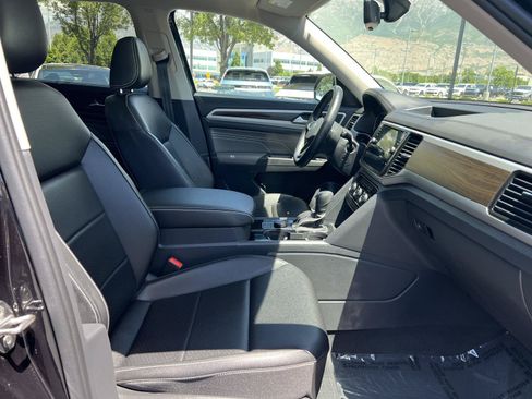 Used 2023 Volkswagen Atlas SE w/ Panoramic Sunroof Package AWD/4WD image 17