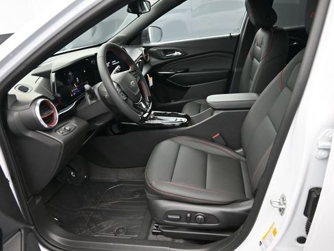 Used 2025 Chevrolet Trax RS w/ Driver Confidence Package FWD image 16