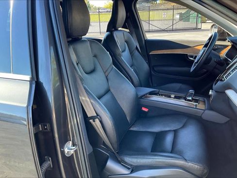 Used 2023 Volvo XC90 B6 Plus w/ Protection Package Premier image 10
