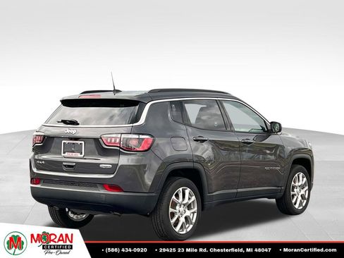 Used 2024 Jeep Compass Latitude AWD/4WD image 5