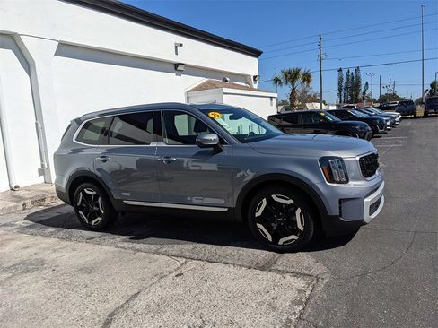 Certified 2025 Kia Telluride EX X-Line image 2