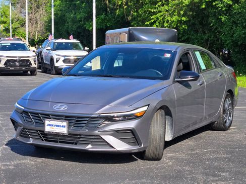 Used 2025 Hyundai Elantra Sport FWD image 5