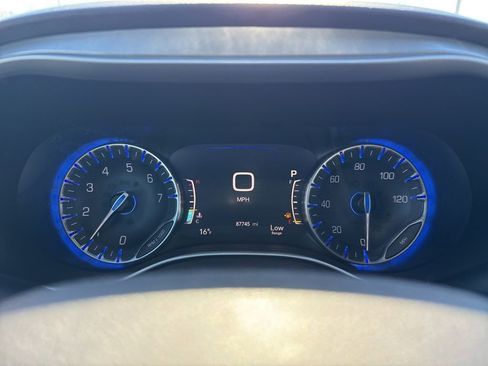 Used 2020 Chrysler Pacifica Touring-L Plus image 9