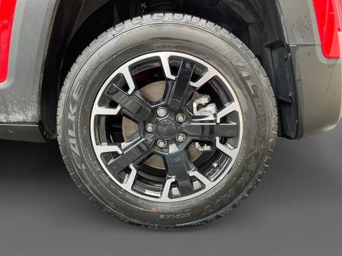 Used 2023 Jeep Renegade Trailhawk w/ Trailhawk Elite Group AWD/4WD image 16
