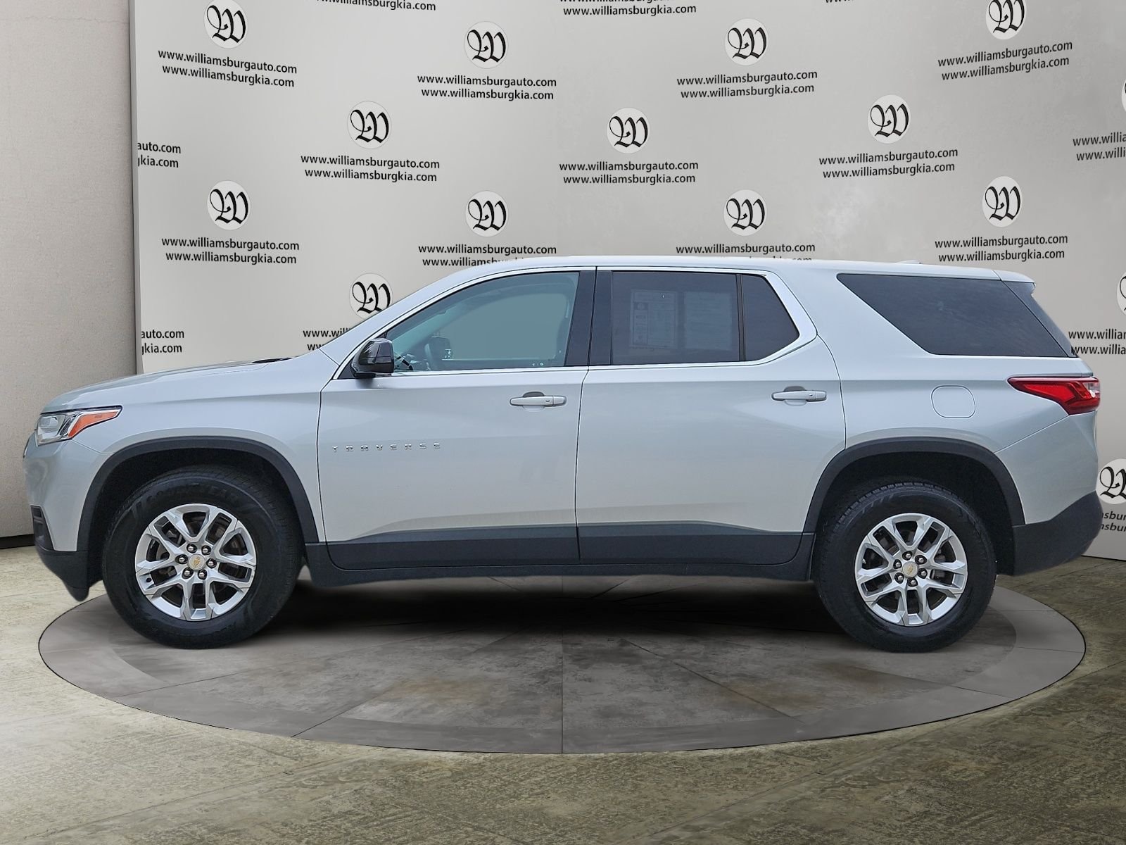 Used 2020 Chevrolet Traverse LS FWD image 2