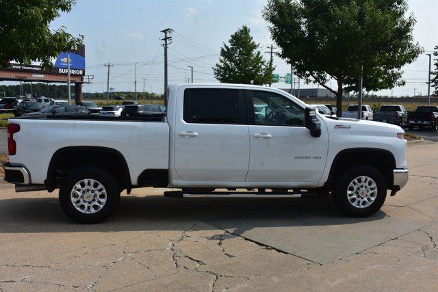 Used 2024 Chevrolet Silverado 2500 LT AWD/4WD image 4