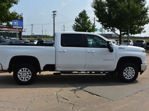 Used 2024 Chevrolet Silverado 2500 LT AWD/4WD image 4