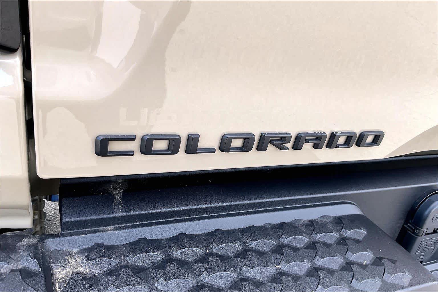 Used 2024 Chevrolet Colorado ZR2 w/ Technology Package AWD/4WD image 30