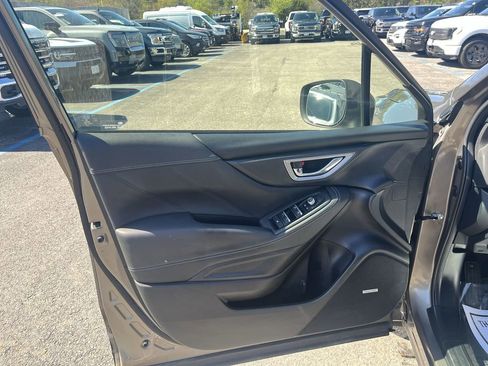 Used 2020 Subaru Forester Limited AWD/4WD image 5