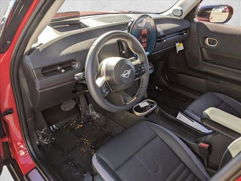 Certified 2025 MINI Cooper 4-Door Hardtop image 10