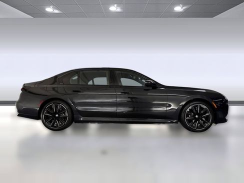 New 2026 BMW 750e xDrive image 8