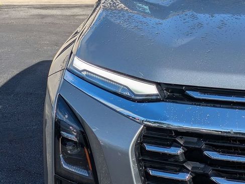 Used 2025 Chevrolet Equinox LT FWD image 9
