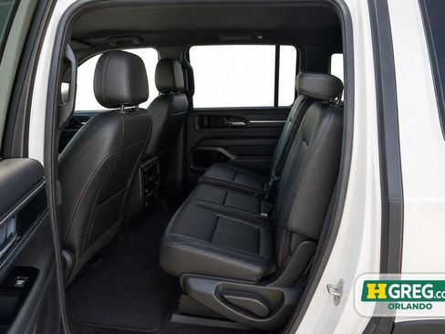 Used 2024 Jeep Wagoneer Series III AWD/4WD image 14