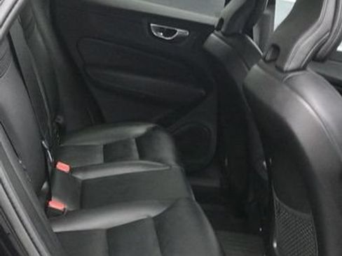 Used 2023 Volvo XC60 B5 Core AWD/4WD image 13