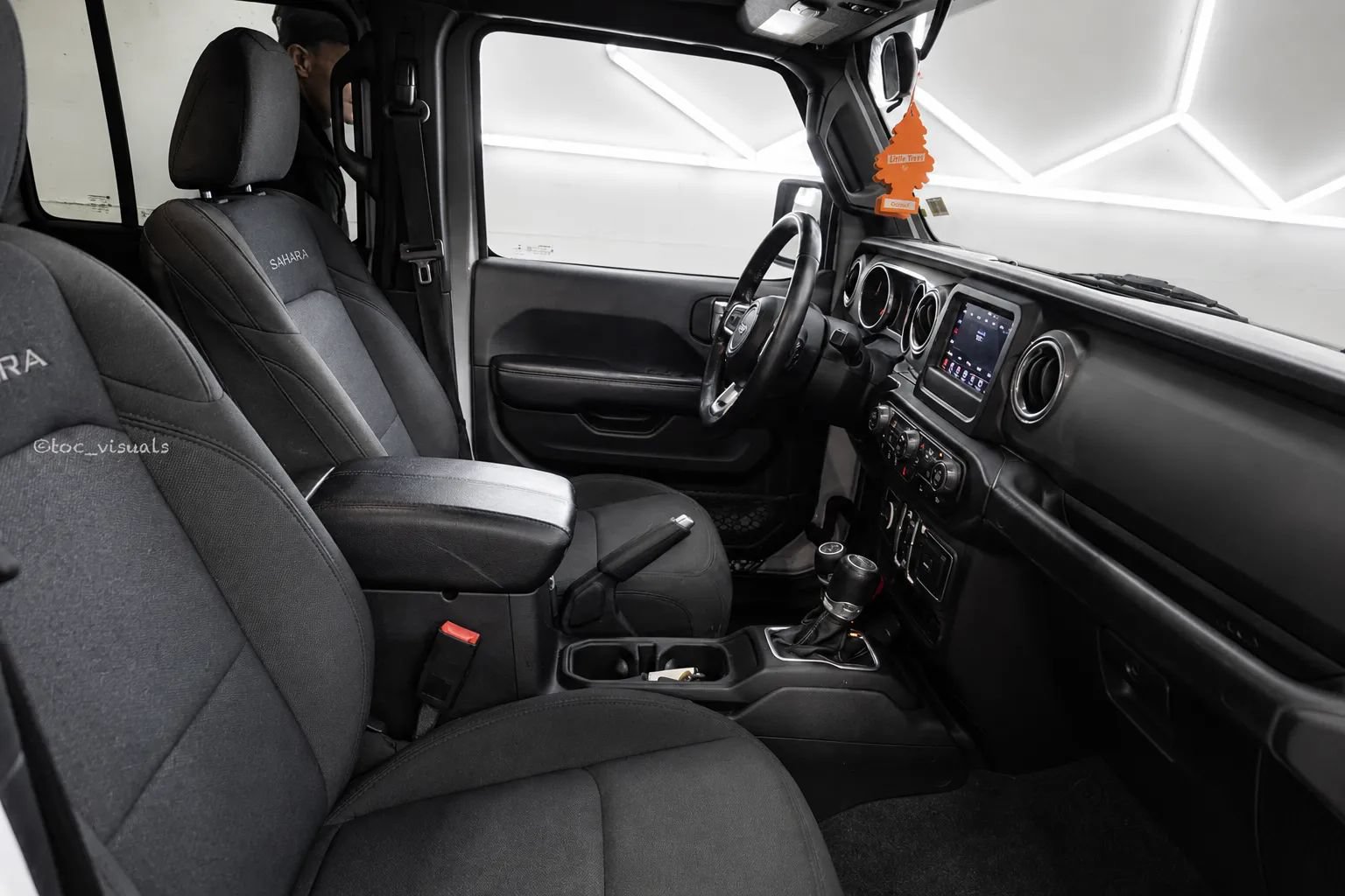 Used 2019 Jeep Wrangler Unlimited Sahara AWD/4WD image 8