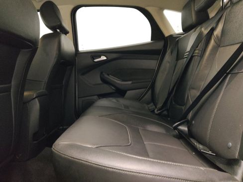 Used 2015 Ford Focus SE w/ Equipment Group 201A FWD image 18