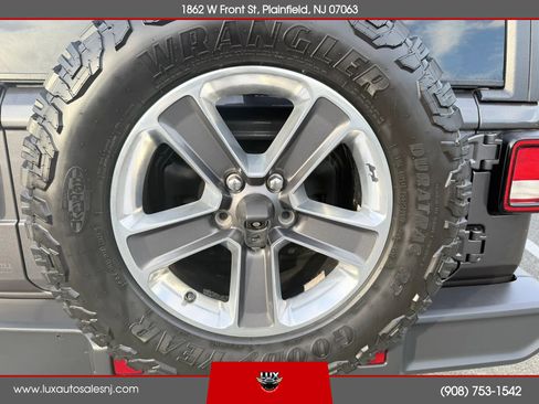 Used 2018 Jeep Wrangler Unlimited Sahara AWD/4WD image 33